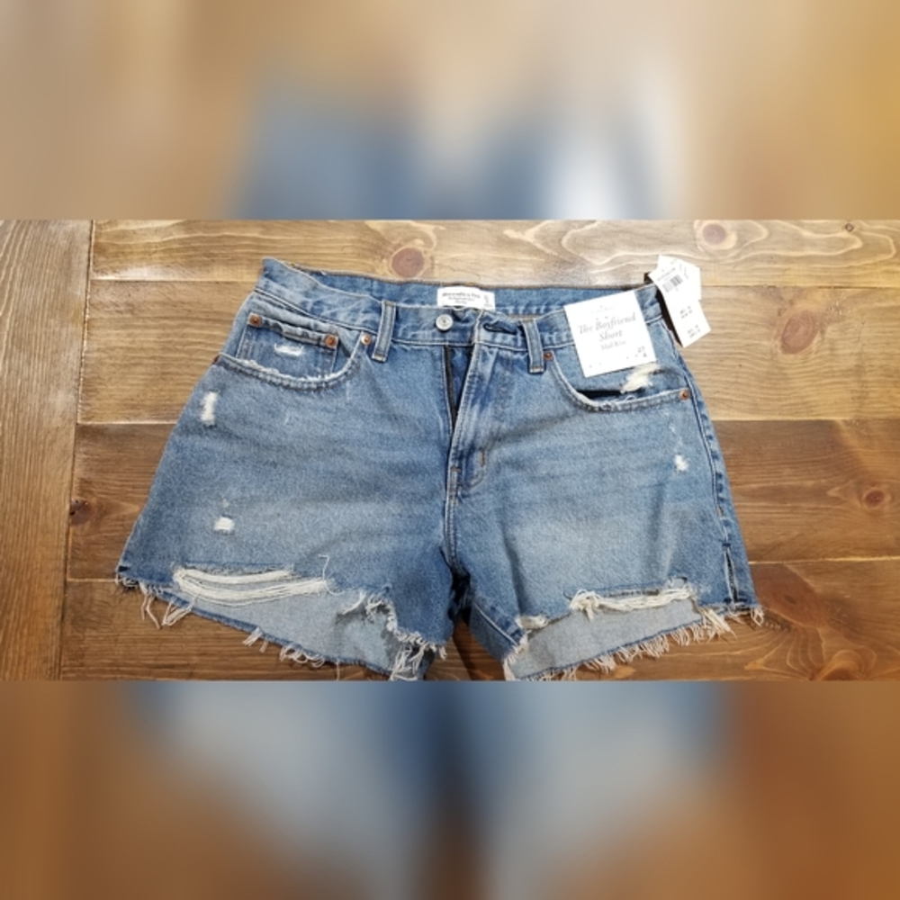 Abercrombie & Fitch boyfriend short size 4/27